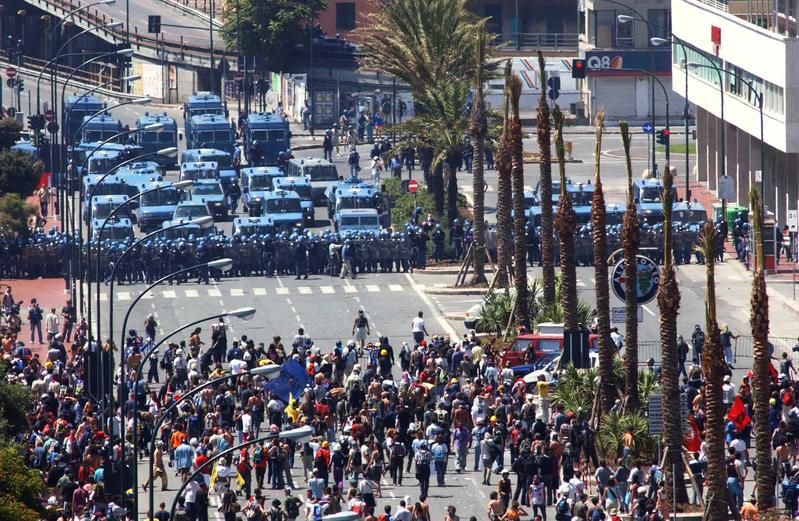 Manifestazioni al G8 di Genova nel 2001